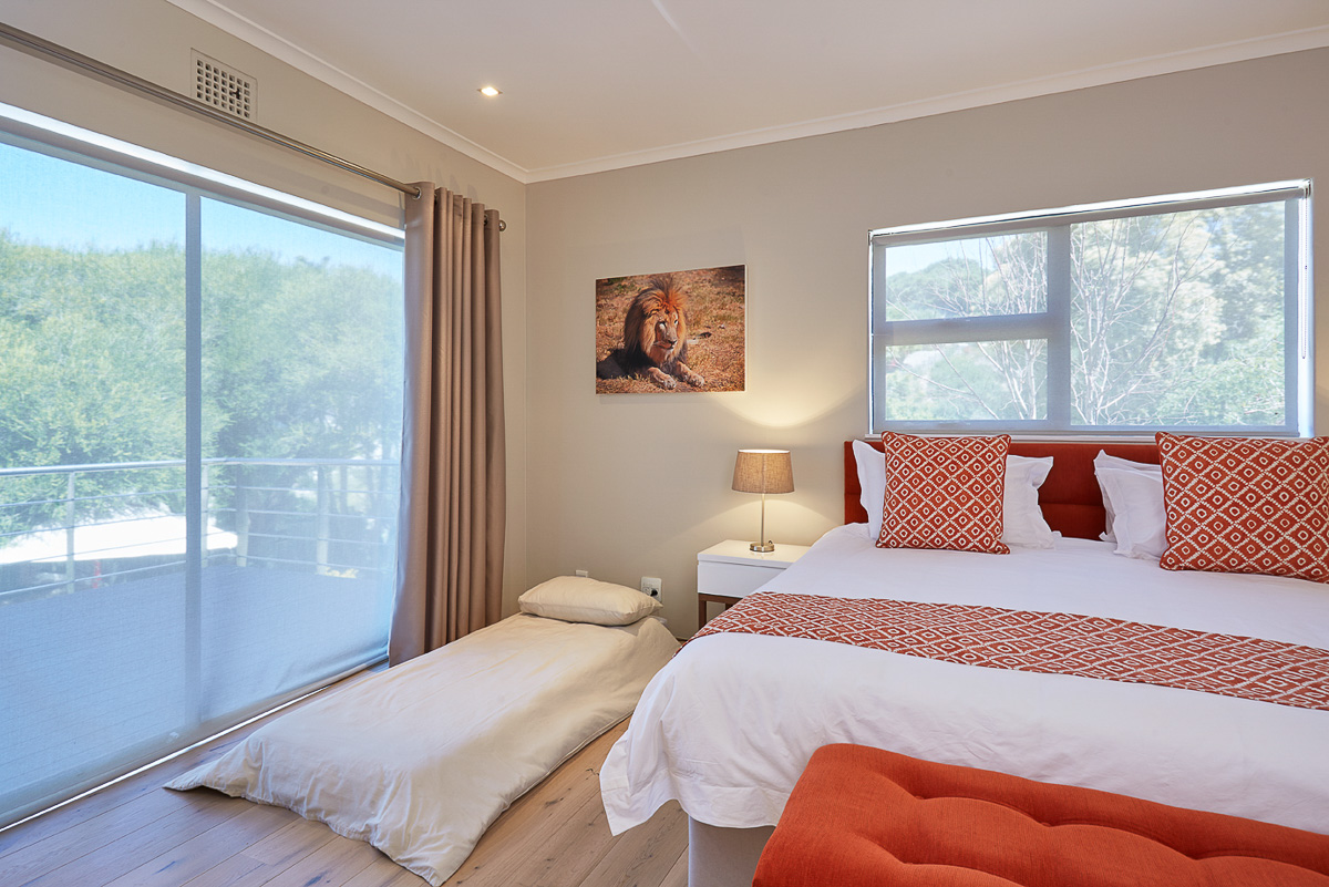 Bedroom Red with optional extra bed